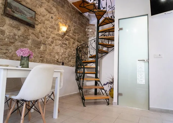 Nina's Traditional House By Estia *