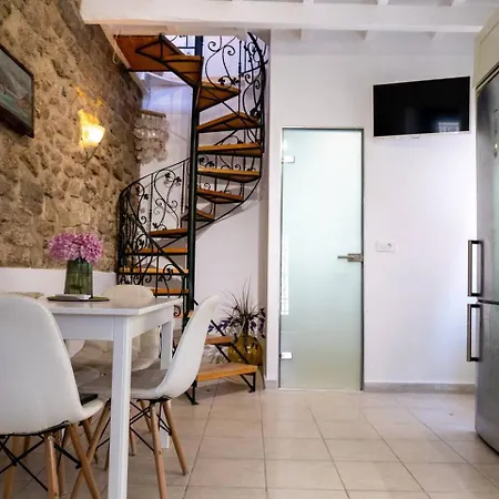 Nina's Traditional House By Estia