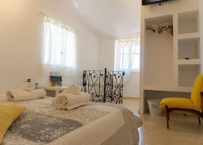 Nina's Traditional House By Estia * Valanio