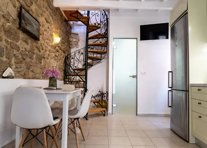 Nina's Traditional House By Estia